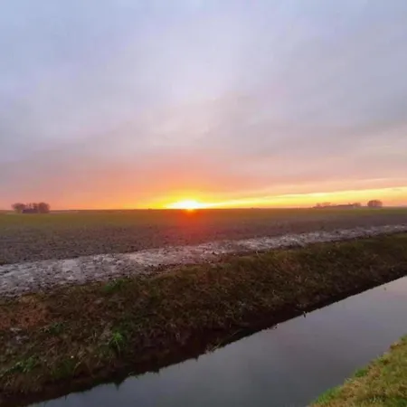 On The Water With Veranda Holiday home Simonshaven