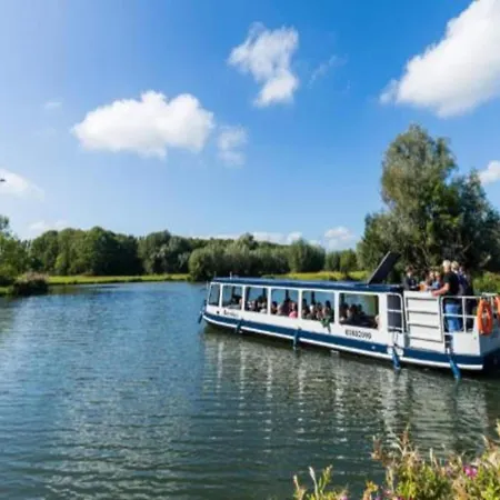 On The Water With Veranda Holiday home